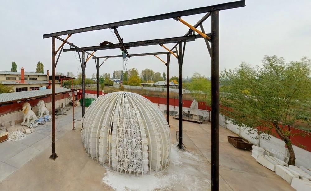 monument-monstru-din-bucuresti-body-image-1470818106-size_1000